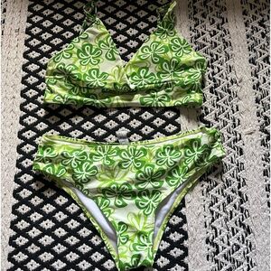 super cute and simple green bikini!! fmaily friendly!!